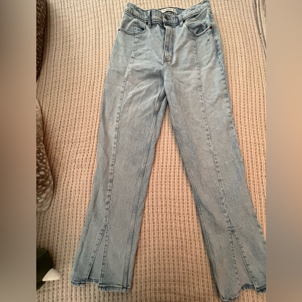 Abercrombie Ultra High Rise Jeans. Size 10